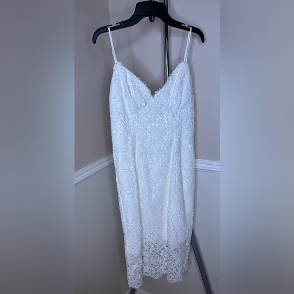 Bardot Dresses & Skirts - Bardot White Lace Dress